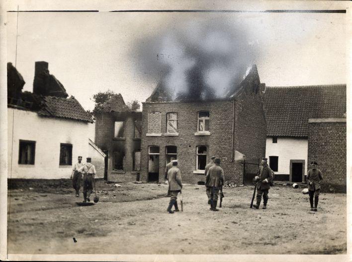 J. Dicenta : La casa quemada