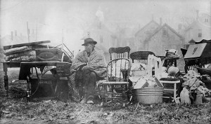 Resbalan lágrimas de rocío, se congelan y caen, pinchan como alfileres la piel del alma